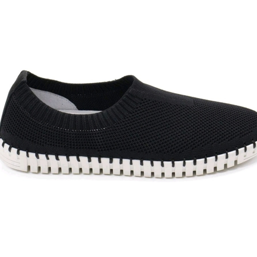 SKETCHERS Women's GO Walk Smart-Wise Sneaker, Black/White, Size 6